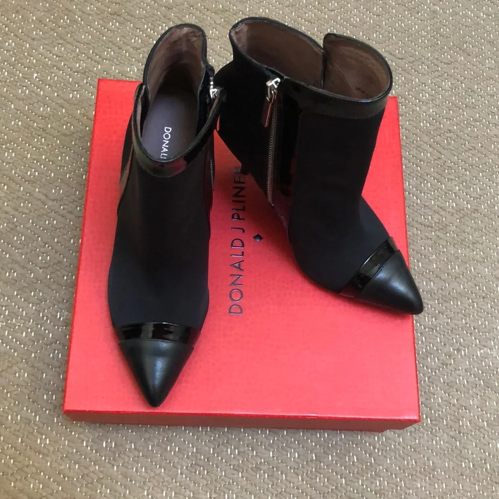 NEW❤️ Donald J Pliner Hali black crêpe ankle boot